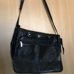 Wilsons Leather Black Leather Messenger Bag
